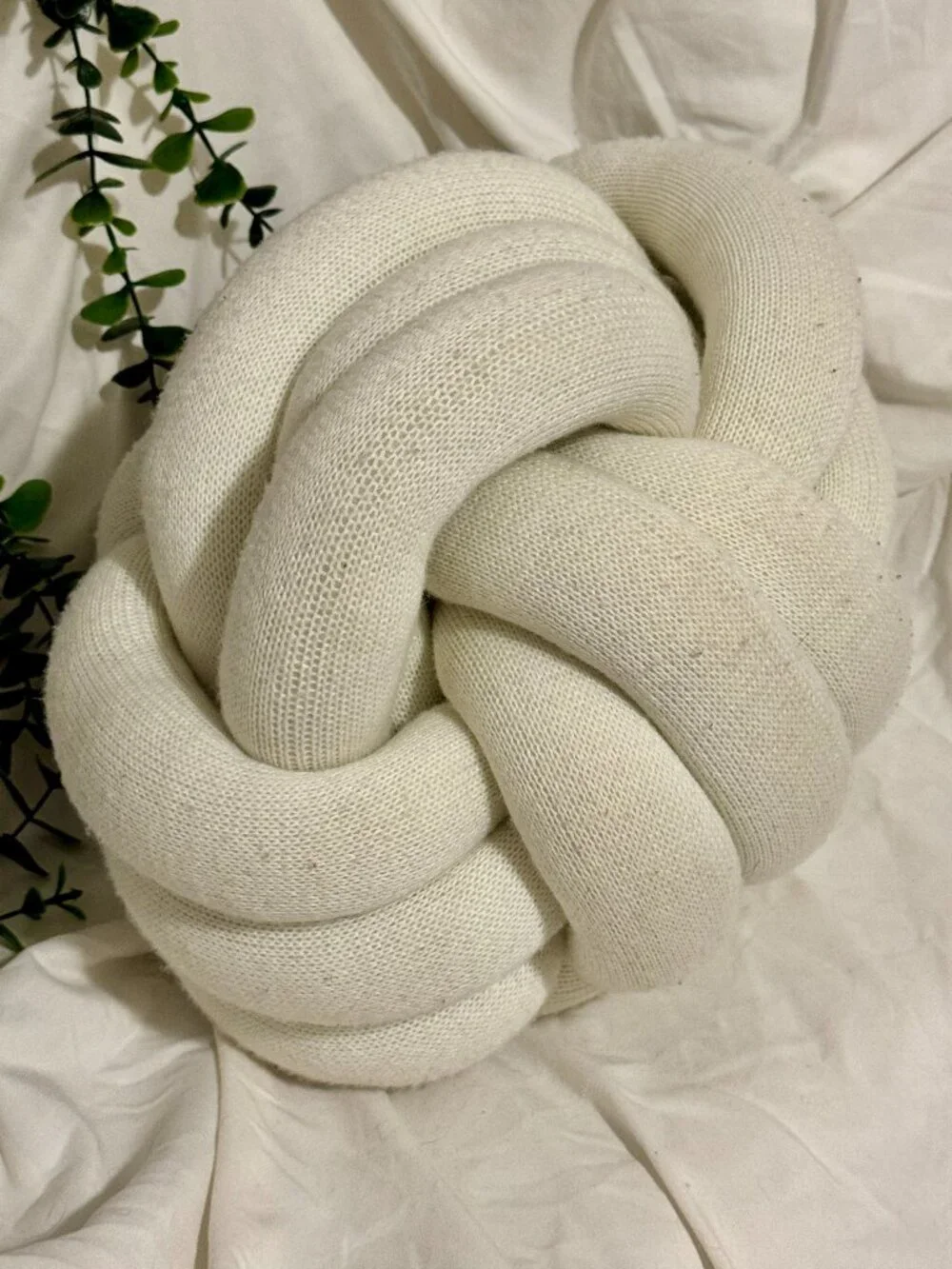 🤍 Cream / Off-White Knit Knot Ball Throw Pillow